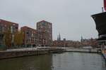 Hamburg am 16.11.2021: Blick ber den Magdeburger Hafen mit den Neubauten der Hafencity, auf die Speicherstadt mit den Trmen von St.