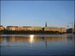 Abendstimmung an der Hamburger Binnenalster, mit Blick auf die Huser am Ballindamm.