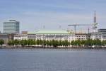 HAMBURG, 03.06.2011, Blick auf den Neuen Jungfernstieg mit dem Hotel Vier Jahrezeiten