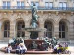 Dieser  HYGIEIA-BRUNNEN  von 1897 steht im Innenhof des Hamburger Rathauses.Auch praktisch steht dieser Brunnen fr Hygiene, da sich in seinem Sockel die Auslsse des Belftungssystems des Rathauses