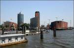 Stdtebaulich gelungener Abschluss der Speicherstadt nach Westen zum Hafen hin mit den Hochhusern auf der Kehrwiederspitze (Hanseatic Trade Center) und am Sandtorhft.