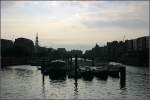 Morgenstimmung im Hamburger Binnenhafen zwischen der Altstadt und der Speicherstadt gelegen.