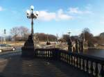 Hamburg am 1.1.2014: Die historischen Kandelaber der Lombardsbrcke auf der Binnenalsterseite.