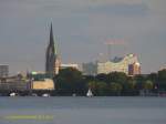 Hamburg am 12.7.2014: Blick ber die Auenalster zur Innenstadt mit Rathaus, St.