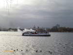 Hamburg am 28.12.2016: Blick ber die Auenalster mit Dampfschiff ST.