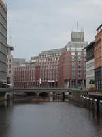 Hamburg, Steigenberger Hotel und Graskellerbrcke an der Alsterfleet (10.06.2018)