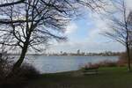 Hamburg am 2.2.2022: Blick nach Sden von der Strae „Schne Aussicht“ (Stadtteil Uhlenhorst) ber die Auenalster /