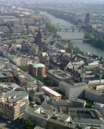 Kaiserdom, Paulskirche und Main-Plaza vom Main-Tower aus gesehen.