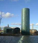 Der Westhafen-Tower zhlt mit einer Hhe von 110 m eher zu den kleineren Hochhusern Frankfurts.