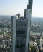 Der Commerzbank-Tower vom der Aussichtsplattform des Main Towers aus gesehen.