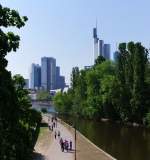 Mainhattan von der  Alten Brcke  aus gesehen!    Der Ostersamstag 2011 war sonnig und richtig hei.