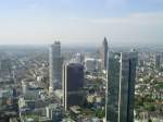 Kronenhochhaus, Trianon und Messeturm vom Maintower fotographiert.