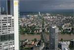 Blick vom Maintower am Commerzbank-Hochhaus vorbei nach Sachsenhausen.