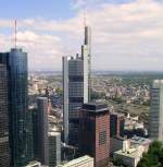 Main-Tower, Gardentower, Japan-Tower, Commerzbank-Tower und Eurotower vom Trianon aus gesehen.