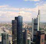 Main-Tower, Gardentower, Japan-Tower und Commerzbank-Tower vom Trianon aus gesehen.