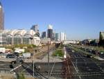 Die Frankfurter Skyline mit Messeturm im Oktober 2007.