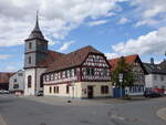 Habitzheim, evangelische Kirche und Fachwerkhaus am Freier Platz, Saalkirche erbaut von 1728 bis 1741 (25.07.2009)