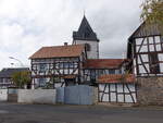 Bettenhausen, Fachwerkhuser und evangelische Kirche (31.10.2021)