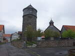 Climbach, Wasserturm und evangelische Kirche in der Turmstrae (30.04.2022)