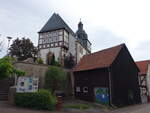 Widdershausen, evangelische Kirche, gotischer Chorturm, Obergeschoss aus Fachwerk von 1700, Kirchenschiff erbaut 1912 (05.06.2022)