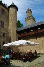 Kronburg, Burganlage, Bergfried mit Wehrgang um 1500, Hochtaunuskreis (14.06.2009)