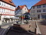 Wolfhagen, Mrchenbrunnen am Marktplatz (09.10.2022)