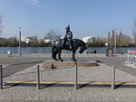 Rsselsheim, Skulptur Leinreiter am Landungsplatz (20.03.2022)