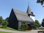 Breitscheid, evangelische Kirche, mittelalterliche Chorturm, modernes Langhaus erbaut 1960 (27.06.2026)