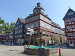 Herborn, Marktbrunnen und Rathaus von 1589 am Marktplatz (27.06.2026)
