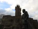 DILLENBURG/HESSEN mit dem WILHELMSTURM und der Denkmalsstatue von WILHELM I.,Prinz  von Oranien (geb.