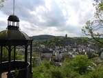 DILLENBURG/HESSEN-BLICK VOM BISMARCKTEMPEL  Vom  Bismarcktempel  auf der Adolfshhe fllt am 23.4.2018 der Blick auf den Stammsitz des  oranischen Zweiges des Hauses NASSAU mit dem