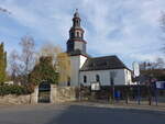 Steindorf, evangelische Kirche am Kirchplatz, Chorturmkirche mit mittelalterlichem Wehrturm (12.03.2022)