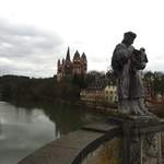 LIMBURG/HESSEN-BLICK VON DER LAHNBRCKE AUF DOM UND LAHN  Am 8.3.2018 fllt der Blick von der alten LAHNBRCKE im Stadtzentrum auf den GEORGSDOM  und die Lahn....