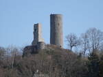 Burgruine Merenberg, Ruine einer mittelalterlichen Hhenburg auf dem 337 m hohen Schloberg (13.03.2022)