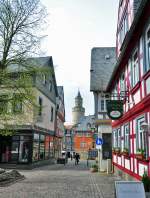 Idstein - Obergasse mit Blick auf den Hexenturm und das Rathaus - 14.04.2012
