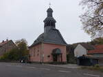 Eschenrod, evangelische Dorfkirche, neobarocke Saalkirche, erbaut von 1914 bis 1920, achteckiger Dachreiter mit einer glockenfrmigen Haube (30.10.2021)