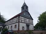 Lhlbach, evangelische Fachwerkkirche am Kirchplatz (05.08.2022)