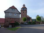 Bischhausen, evangelische Kirche und Pfarrhaus, Chor von 1505, Langhaus erbaut von 1799 bis 1800 (04.06.2022)