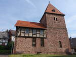 Kirchhosbach, evangelische Dorfkirche, Chorturmkirche mit romanischen Schiff, Fachwerkaufbau von 1770 (04.06.2022)