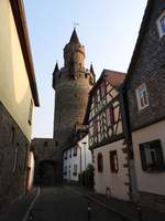 FRIEDBERG/HESSEN-ALTSTADT MIT ADOLFSTURM  1352 erstmals urkundlich erwhnt,der Adolfsturm in der Friedberger Altstadt,am 22.7.2018....