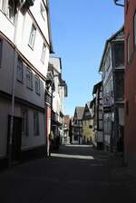 FRIEDBERG/HESSEN- ALTSTADTGASSE  Wunderschne Altstadtgasse mit verwinkelten Fachwerkhusern in FRIEDBERG/HESSEN,der Stadt,wo der King of Rockn-Roll,Elvis Presley,3 Jahre seinen