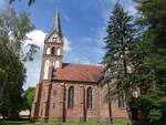Leussow, evangelische Kirche, neugotische Backsteinkirche von 1874 (21.06.2026)