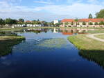 Ludwigslust, Geb�ude am gro�en Bassin (21.06.2026)