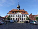 Neustadt-Glewe, Rathaus am Marktplatz, erbaut von 1802 bis 1806 (21.06.2026)