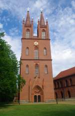 Klosterkirche Dobbertin, erbaut ab 1280, umgebaut durch Landbaumeister Georg   Adolf Demmler in neugotischen Stil von 1828 bis 1851 (11.07.2012)