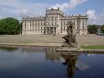 Schloss Ludwigslust, erbaut von 1772 bis 1776 von Architekt Johann Joachim Busch   (11.07.2012)