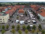 Blick auf den Marktplatz mit Rathaus vom Turm der Kirche St.