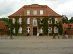 Rathaus von Ludwigslust, erbaut 1780 durch Johann Joachim Busch, zuerst Gerichtshaus, ab 1876 Rathaus (11.07.2012)