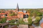 Evangelische Kirche in Hagenow mit der Stadtschule am Mhlenteich.