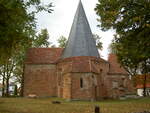 Ludorf, evangelische Dorfkirche, gotischer achteckiger Zentralbau von 1346 (17.09.2012)